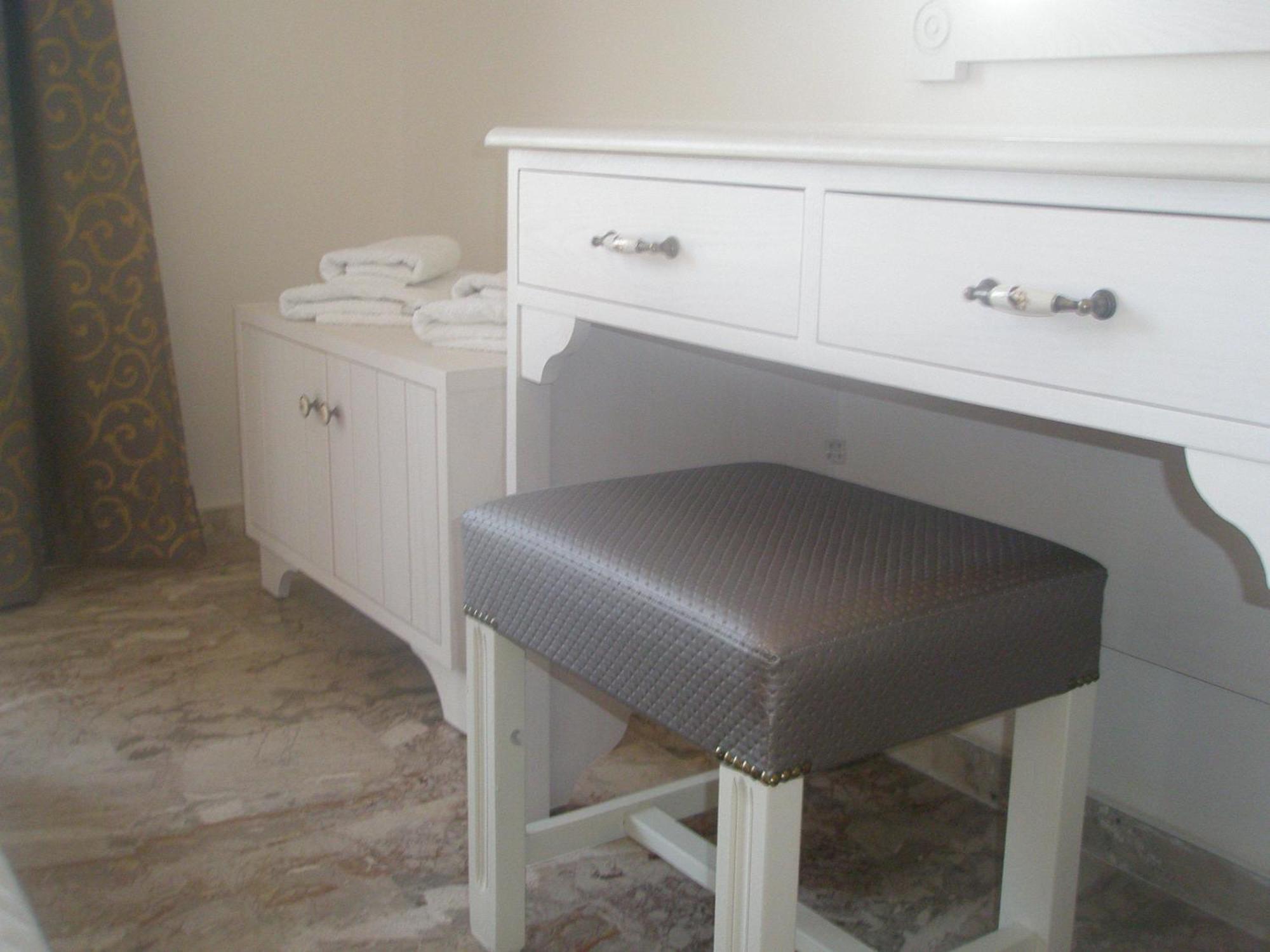 Royalrose Apartment *